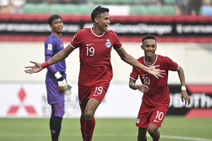 Selebrasi pemain Singapura Ilham Fandi saat melawan Myanmar - AFF