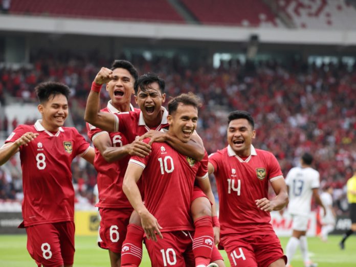 Selebrasi pemain Timnas Indonesia Witan Sulaeman dan Pratama Arhan - PSSI