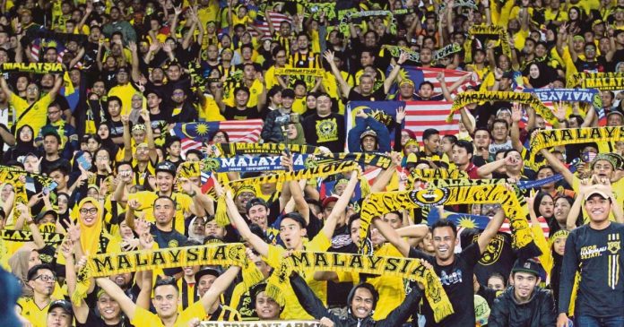 Fans Malaysia Piala AFF 2022 - New Straits Times