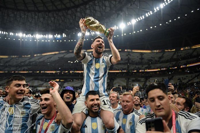 Pemain legenda Argentina, Lionel Messi dan Sergio Aguero - FIFA