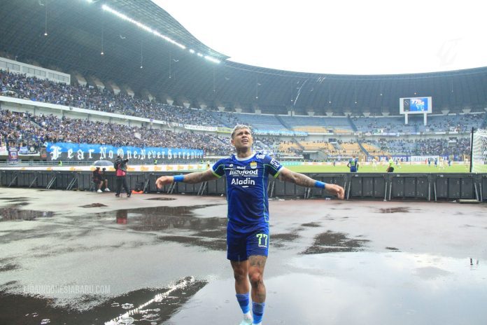 Selebrasi Ciro Alves , Persib usai bobol gawang Persija - Liga Indonesia Baru