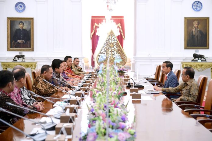Wakil Ketua Umum PSSI sekaligus Menpora Zainudin Amali beserta jajaran Komite Eksekutif (Exco) menemui Presiden Joko Widodo alias Jokowi - Kemenpora