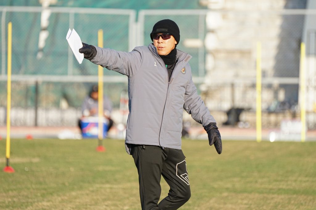 Shin Tae-yong Pimpin Latihan di Uzbekistan - PSSI