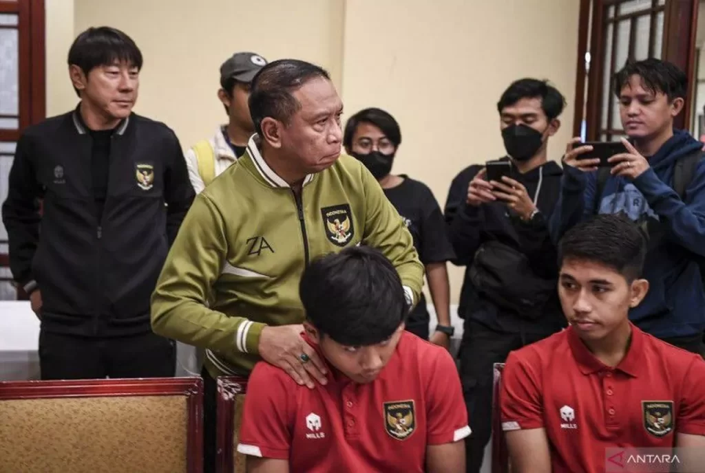 Waketum PSSI Zainudin Amali saat menemui skuad Timnas U-20 Indonesia usai batal Piala Dunia U-20 2023 - Antara