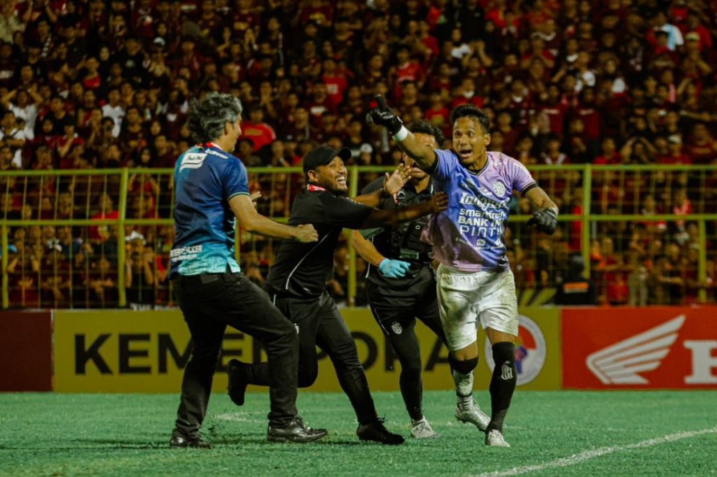 Pelatih Bali United Naik Pitam Timnya Disebut Sering Guling-Guling