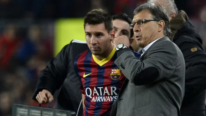 Gerardo 'Tata' Martino saat masih menjadi pelatih Barcelona bersama Lionel Messi sebagai pemain - Goal