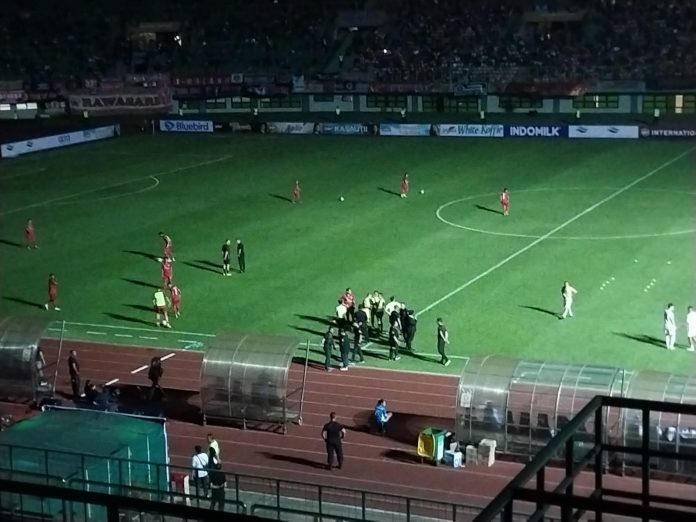 Mati Lampu di Stadion Patriot saat Persija menghadapi Ratchaburi - Sportstar